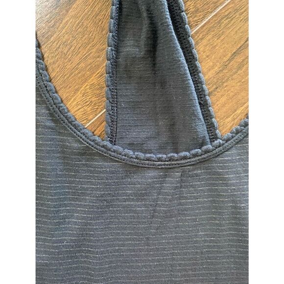 Lululemon 105 F Singlet (Seriously Light Luon) size 4
Black - Picture 9 of 13